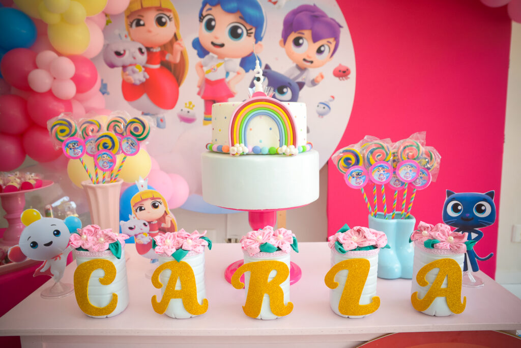 Mesa de Bolo Aniversario da Carla